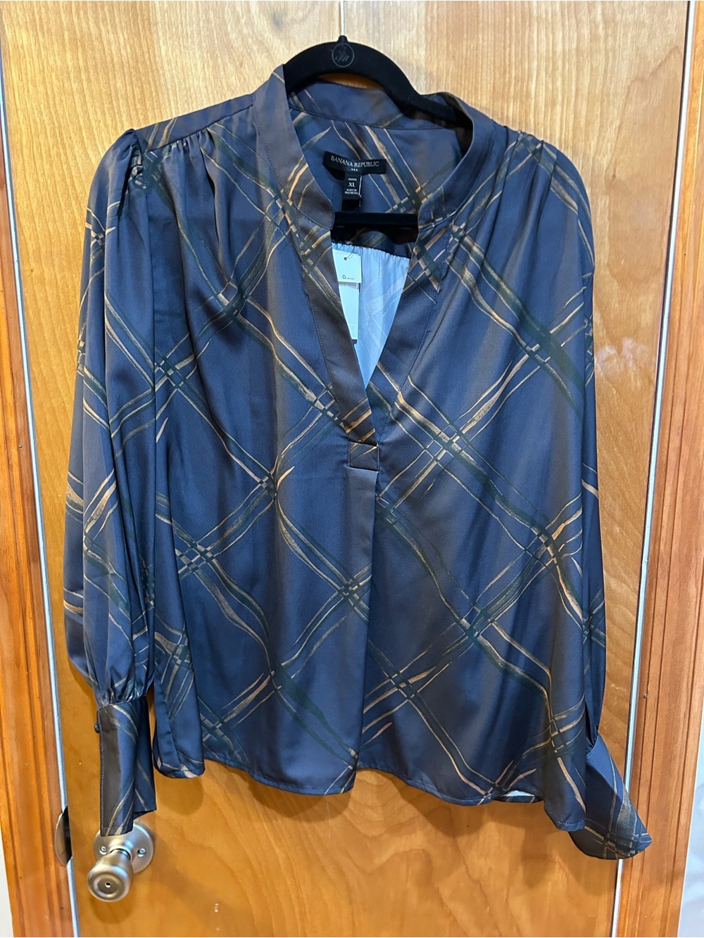 Banana Republic NWT Women’s XL Petite Gray Green Gold Plaid V-Neck Long Blouse